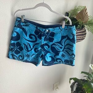 Crazy Shirts Vintage Board Shorts. Women’s size 11. Snap button enclosure. VTG